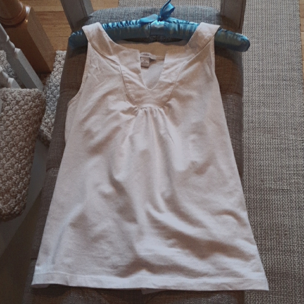 Dressbarn women's sleeveless top. Size M.